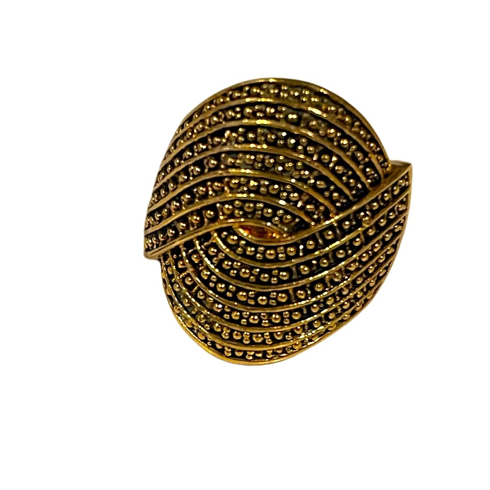Gold tone ring 80s 90s style chunky wave design